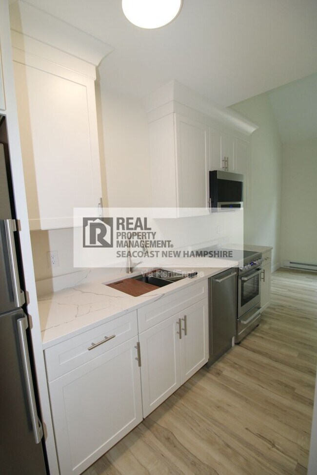 Building Photo - 255 1st NH Turnpike