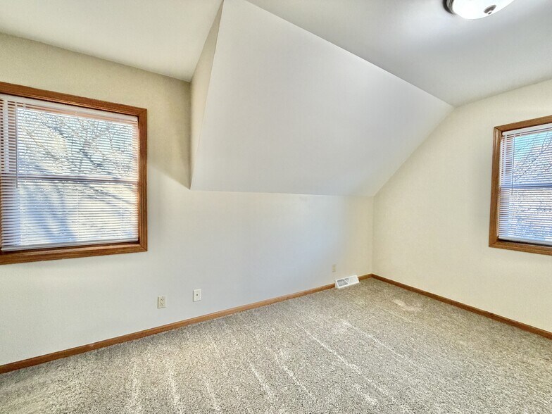 Building Photo - 17 Elliott St