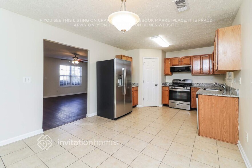 Building Photo - 66 Springbottom Dr SE