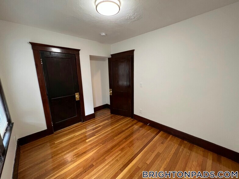 Building Photo - 72 Nonantum St