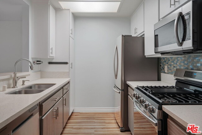 Building Photo - 3231 Cheviot Vista Pl
