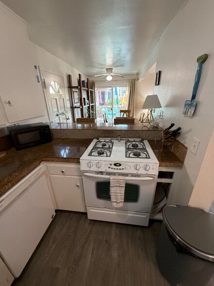 Building Photo - 822 Island Ct