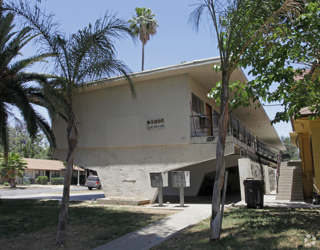 Building Photo - Su Casa Apartments