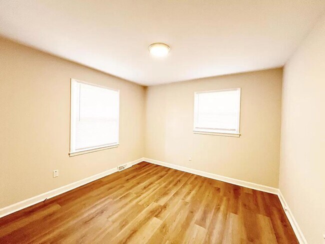 Building Photo - 102 Woodcliff Ct