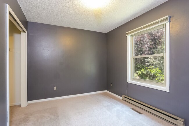 Building Photo - 824 Kimball Rd