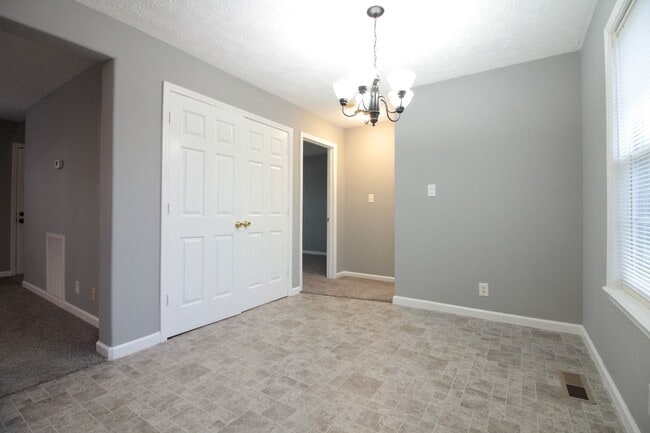Building Photo - 135 Waterford Dr