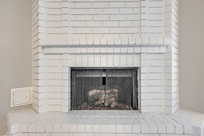 Building Photo - 7722 Covington Dr