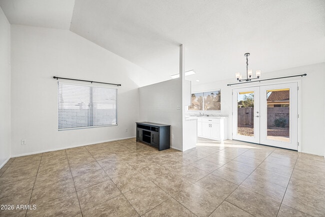 Building Photo - 2943 E Irwin Ave