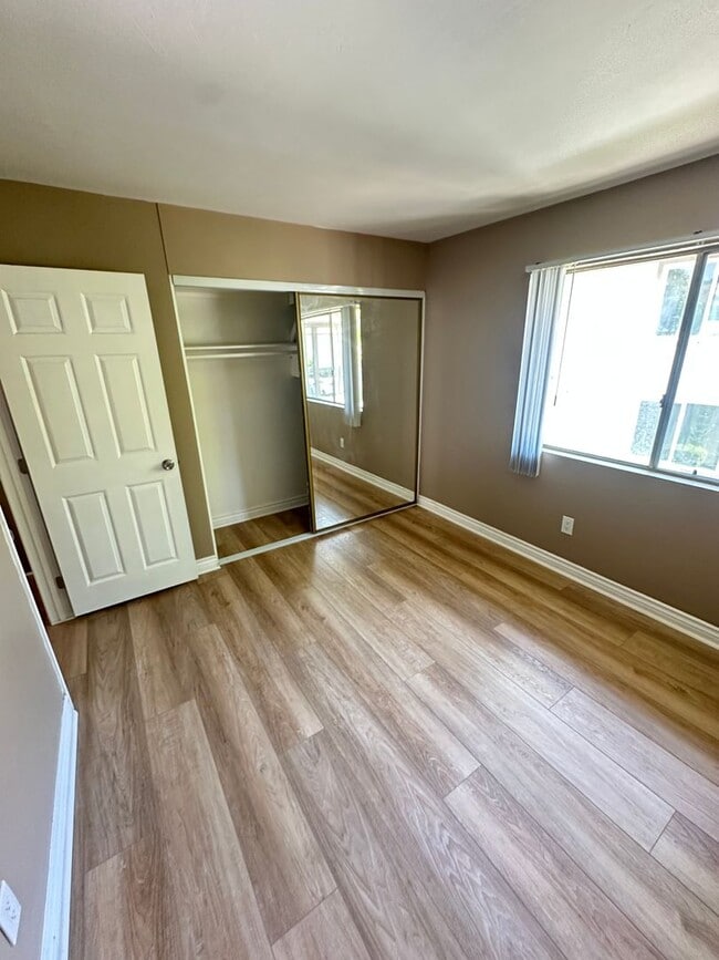 Building Photo - Beautiful 2BR/1BA two story condominium of...