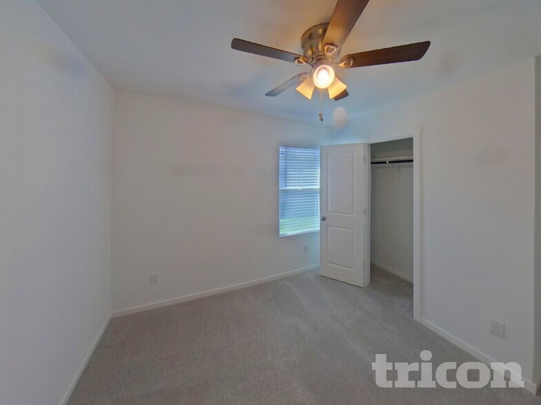 Building Photo - 1613 Parlier St