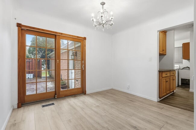 Building Photo - 6382 Houghten Dr