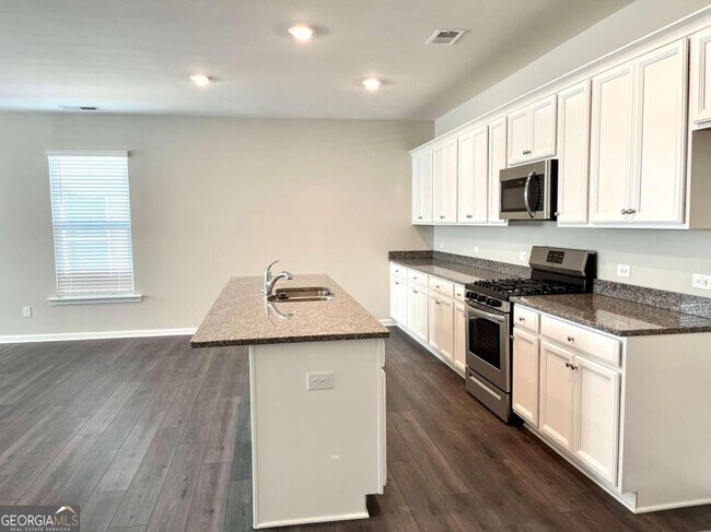 Building Photo - 305 Golden Eagle Pkwy