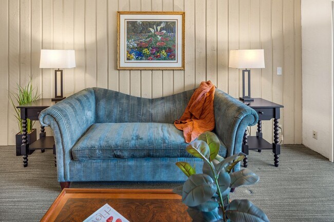 Building Photo - Downtown Furnished 1 Bed / 1 Bath Apartmen...