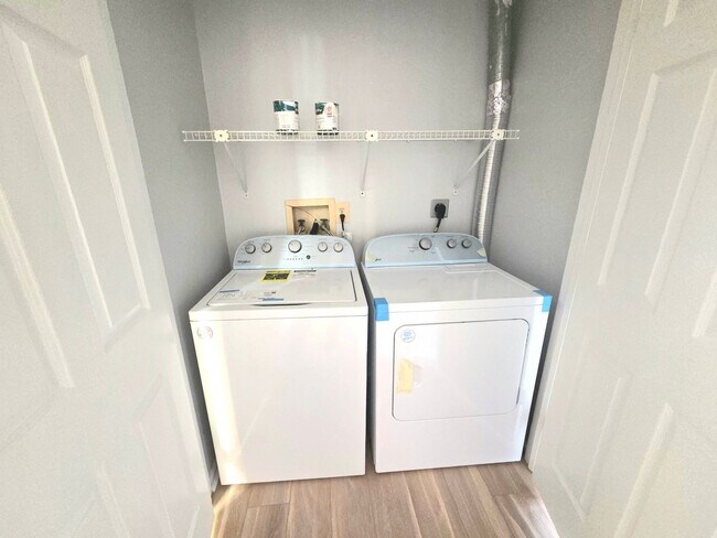 Building Photo - Beautiful 2 BR/2 BA Condo in Ellicott City!