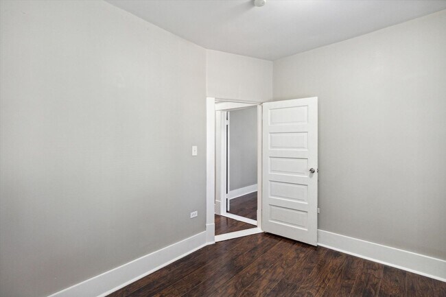 Building Photo - 1301 E 32nd St