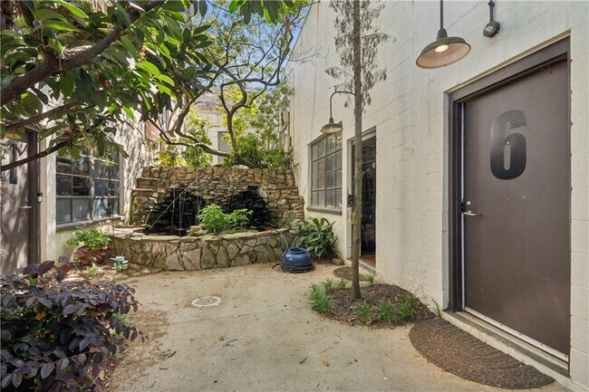 Building Photo - 820 DeKalb Ave NE