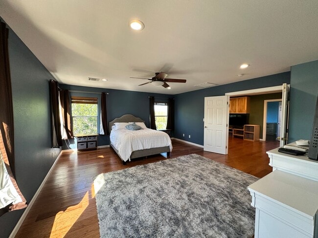 Building Photo - Furnished Home in Henderson