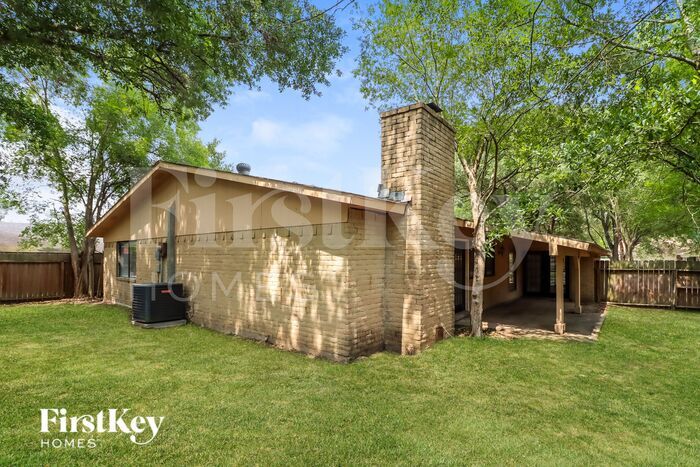 Building Photo - 5111 Karenbeth Dr