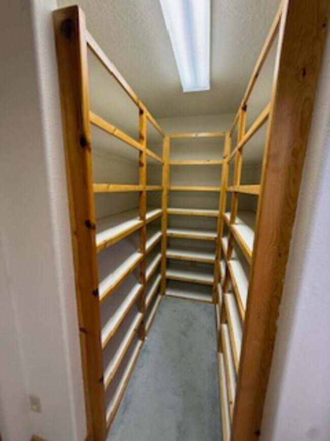 Building Photo - 5 Oriente Ct