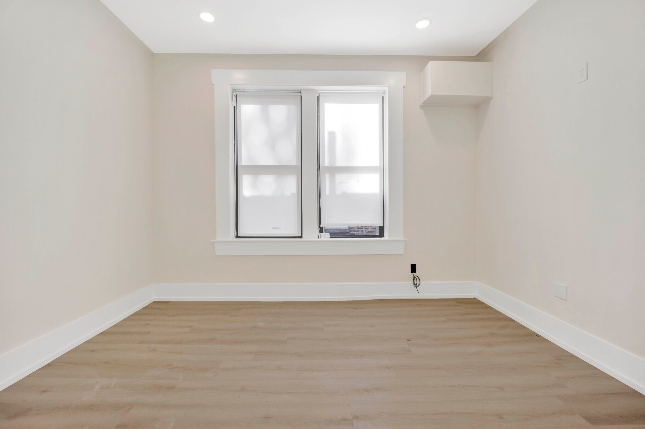 Building Photo - 944 N Damen Ave