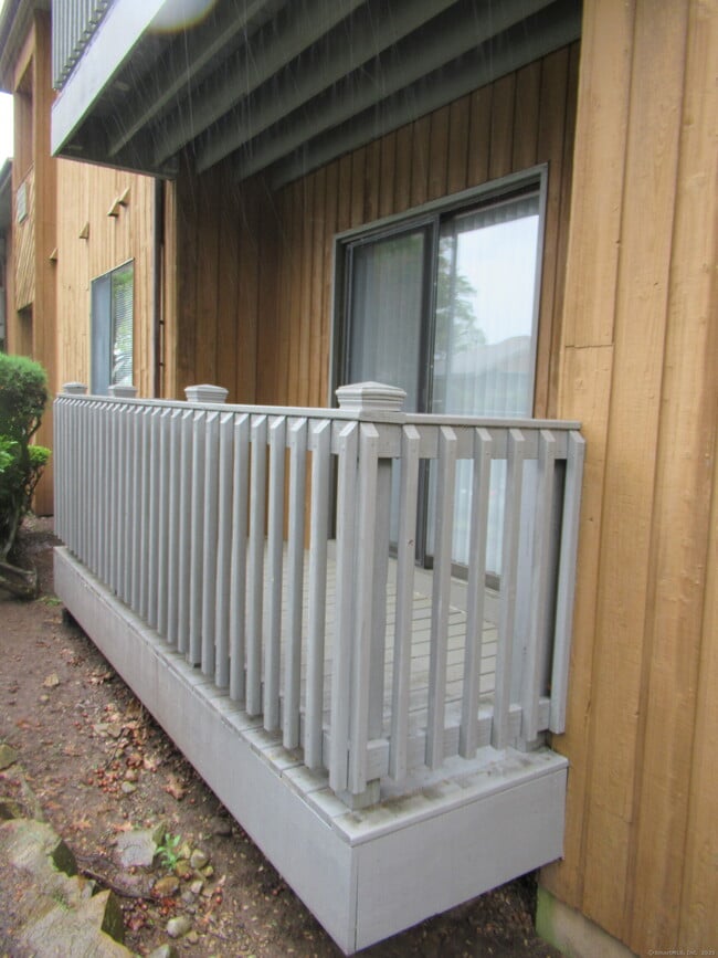 Building Photo - 67 Riverview Dr