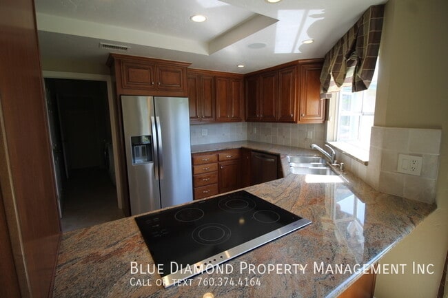 Building Photo - 3008 Azahar St