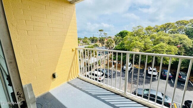 Building Photo - 732 N Halifax Ave