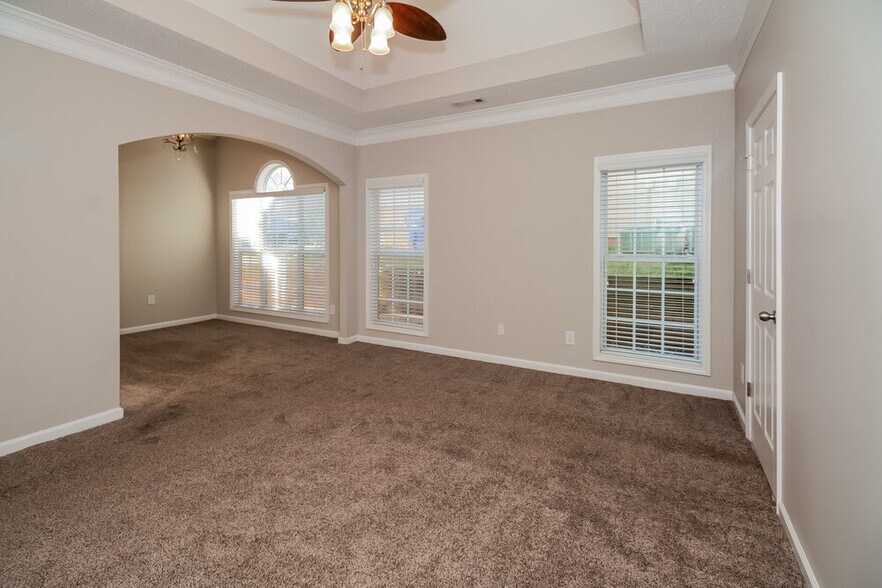 Building Photo - 329 Westhill Dr