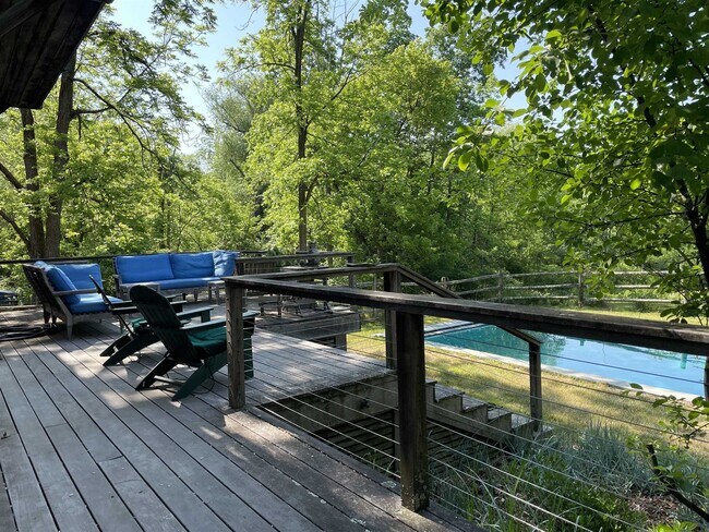 Building Photo - 16-18 Broadway