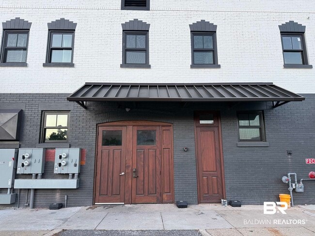 Building Photo - 120 W Laurel Ave