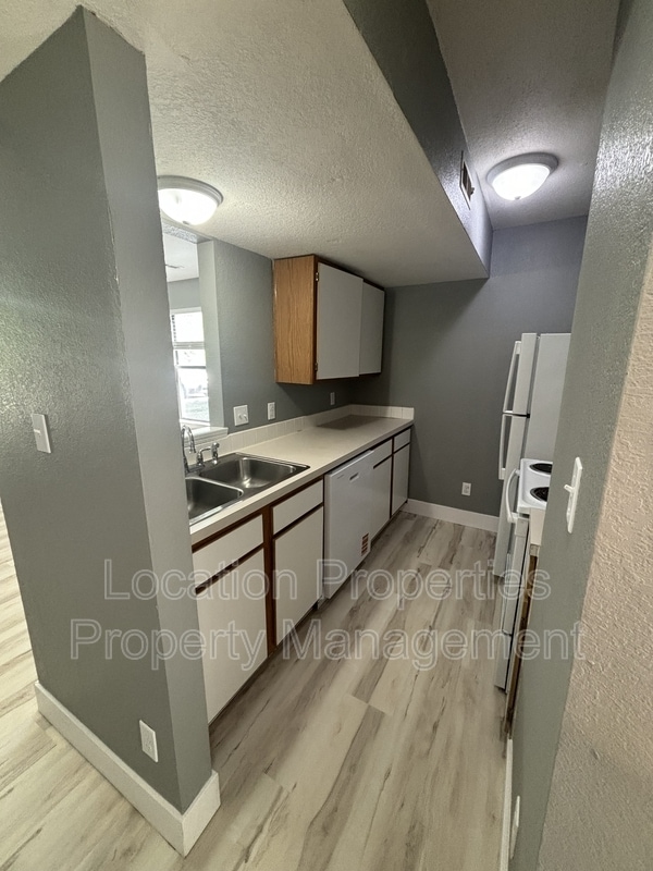 Building Photo - 950 Monterey Way