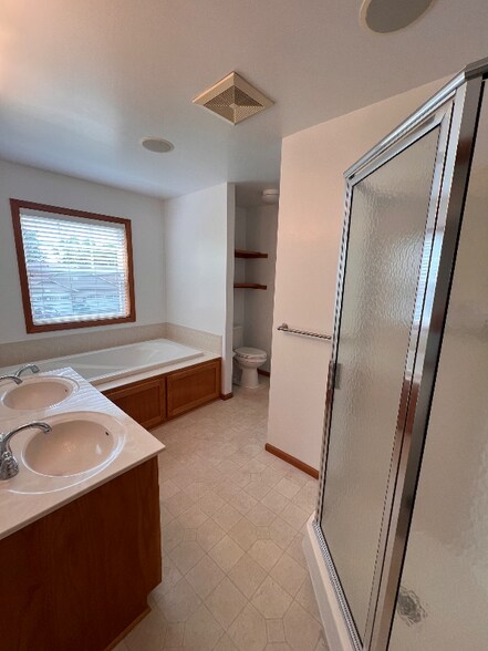 Building Photo - 54 Meadowlark Dr