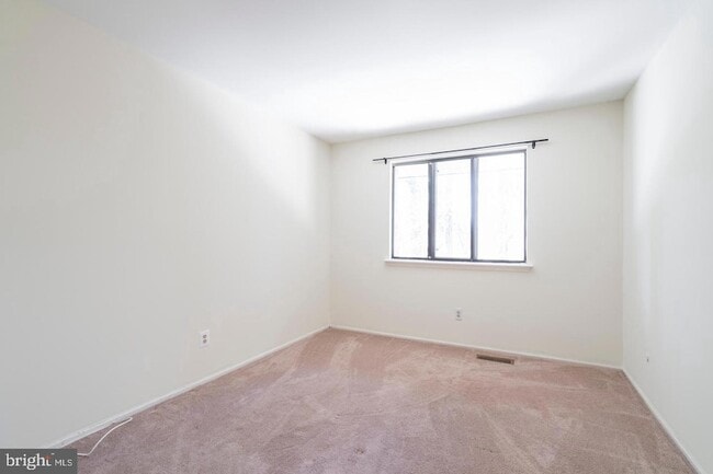 Building Photo - 1004 Worthington Dr