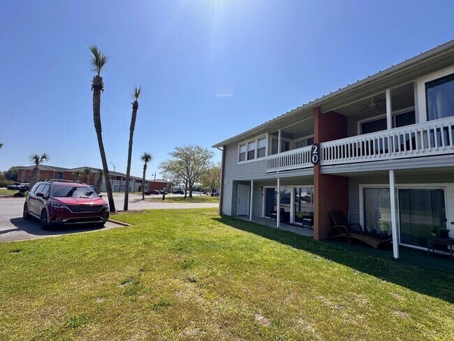 Building Photo - 4000 Gulf Terrace Dr