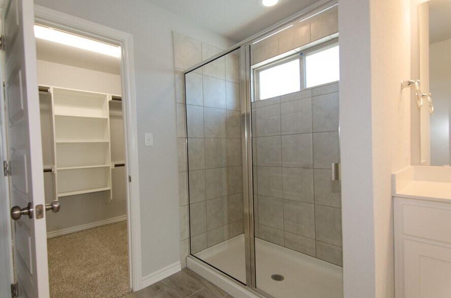 Building Photo - 2136 Pecan Island Dr