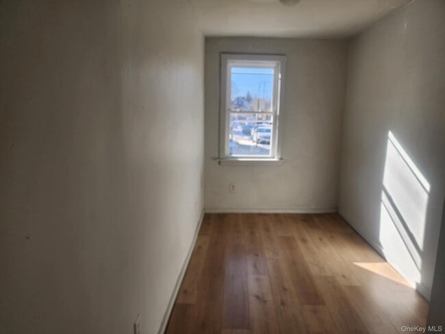 Building Photo - 116 E Main St