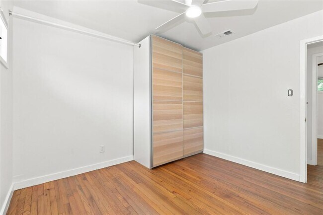 Building Photo - 3507 Vineland Dr