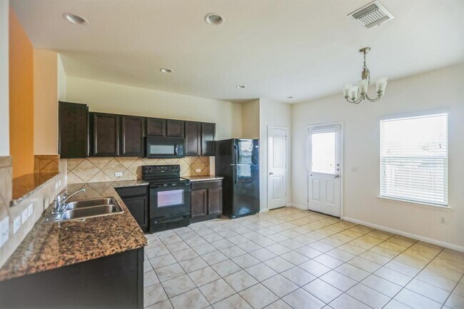 Building Photo - 104 Navidad River Dr