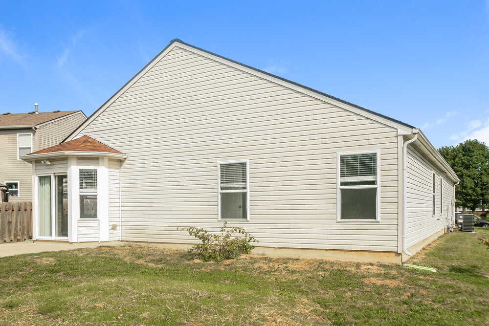 Building Photo - 823 Pine Lake Dr