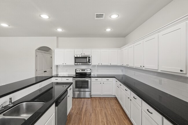 Building Photo - 415 Goldilocks Ln