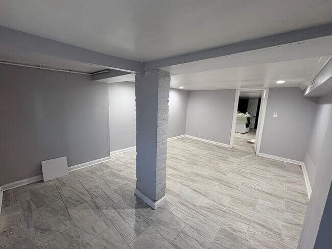 Building Photo - 3317 Paton Ave