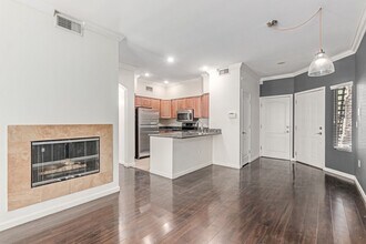 Building Photo - STUNNING UPDATED 1 BED / 1 BATH BILTMORE A...