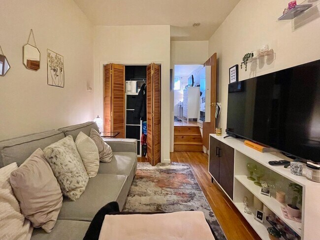 Building Photo - 707 Adams St