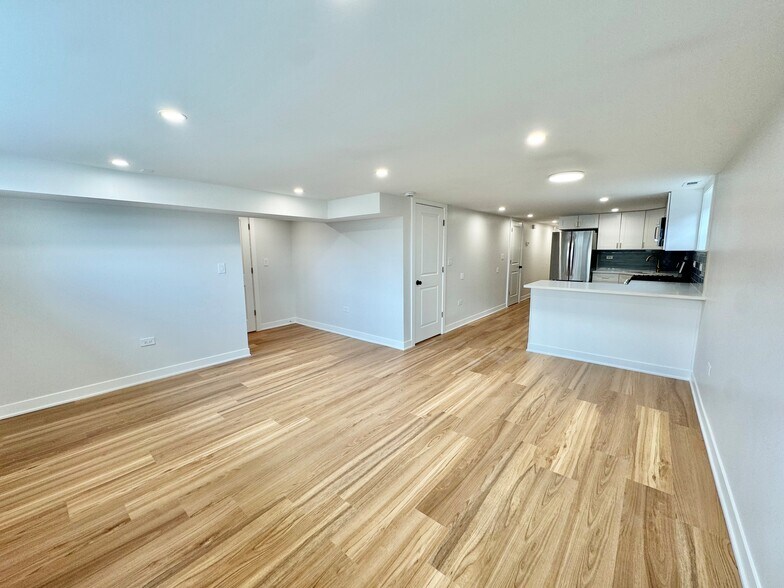 Building Photo - 4816 W Henderson St