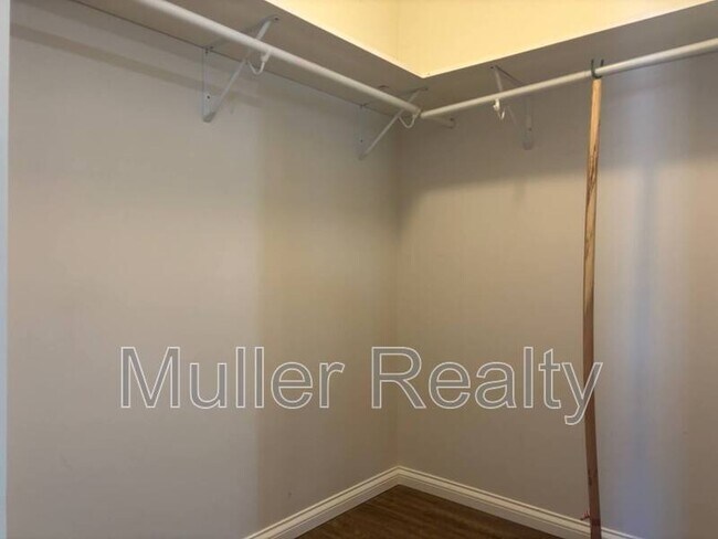 Building Photo - 4805 Fennel Rd