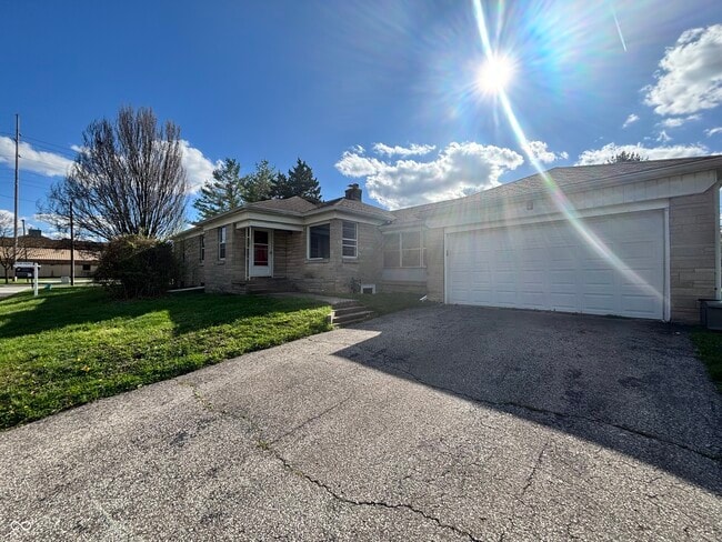 Building Photo - 402 W 52nd St