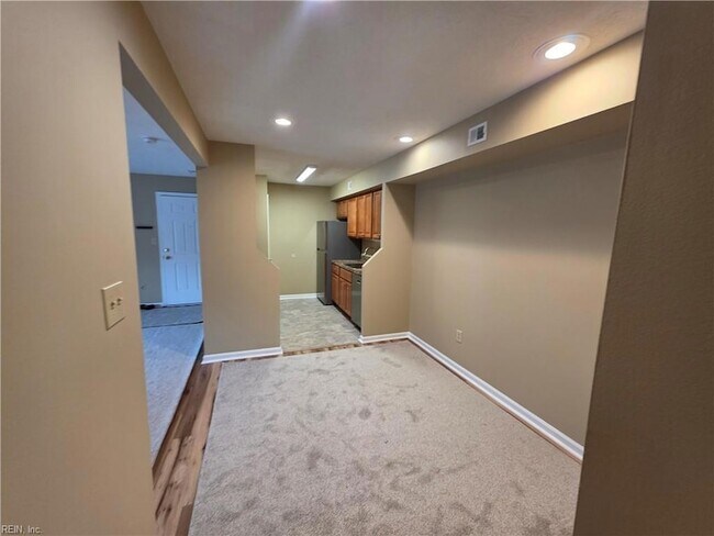 Building Photo - 4003 Governors Square