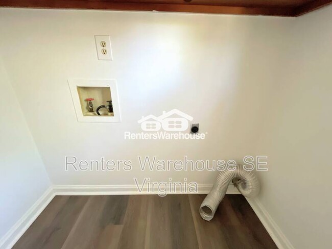 Building Photo - 411 Linkenborough Dr