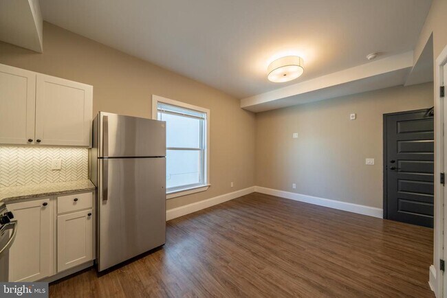 Building Photo - 29 E Gay St