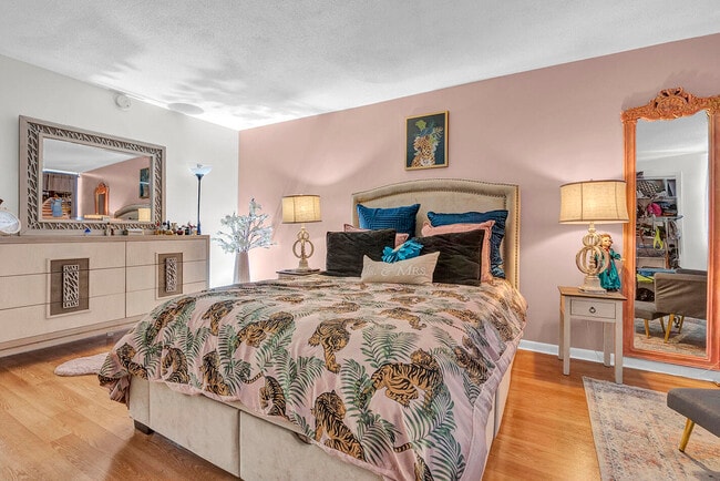 Building Photo - 1904 S Ocean Dr